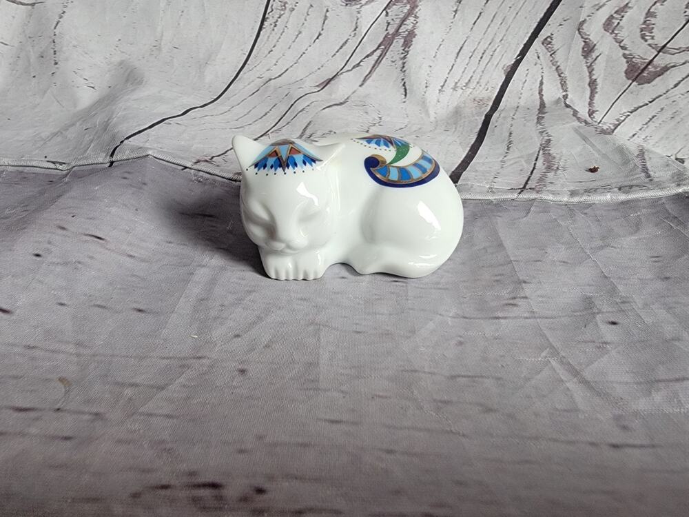 Vintage ELIZABETH ARDEN Treasures of the Pharaohs Porcelain Cat Salt Shaker
